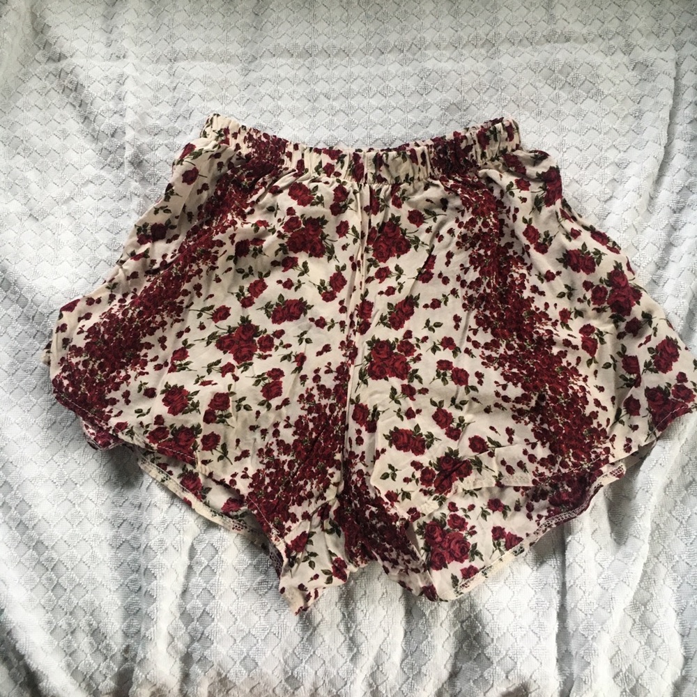 Brandy Melville summer shorts💛♥️